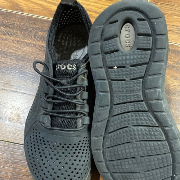 Croc tennis Shoe - Picture 2 of 2